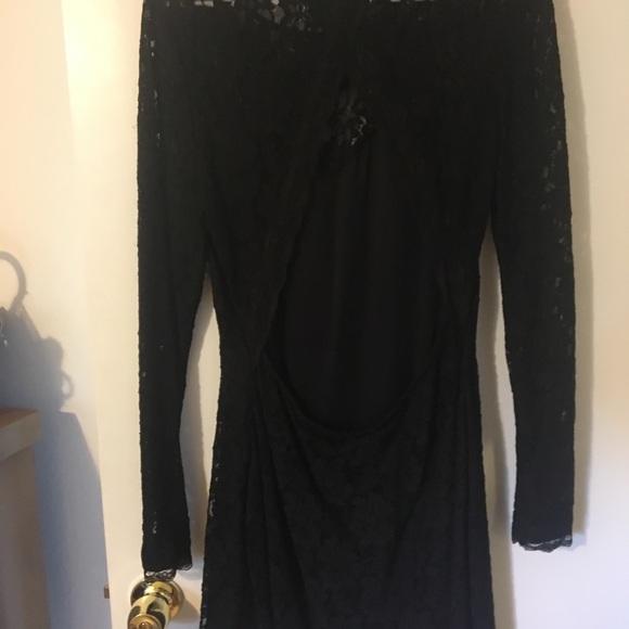 Backless little black lace dress. - Picture 4 of 4